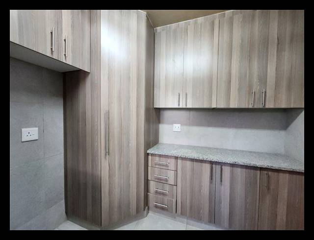 2 BEDROOM APARTMENT FOR SALE IN ESSENWOOD